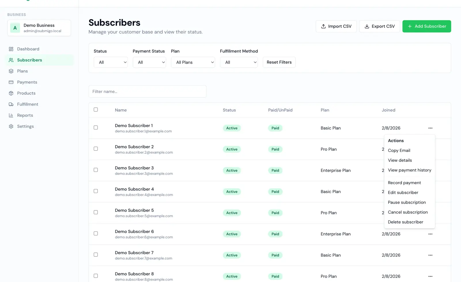 Members management table with filters, statuses, and bulk actions.